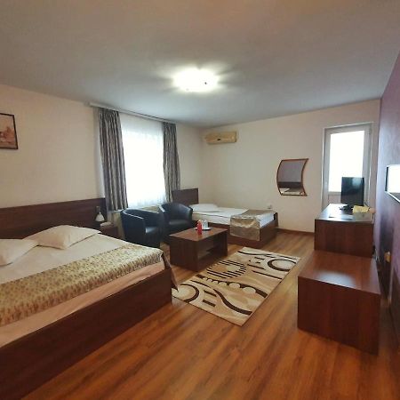 Moldotour Bed & Breakfast Yaş Dış mekan fotoğraf